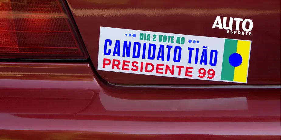 Adesivo de campanha aplicado em carro